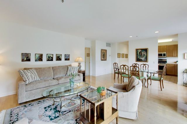 1107 Greenleaf Avenue 3F, Wilmette, IL 60091