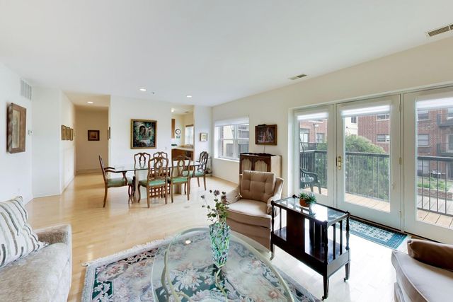 1107 Greenleaf Avenue 3F, Wilmette, IL 60091