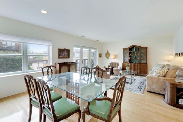 1107 Greenleaf Avenue 3F, Wilmette, IL 60091