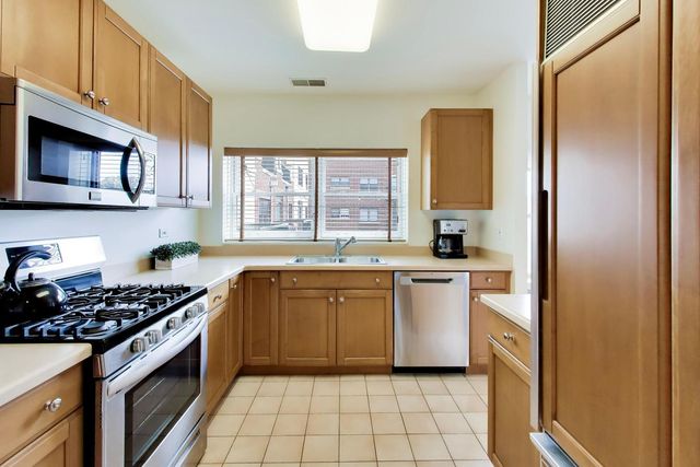 1107 Greenleaf Avenue 3F, Wilmette, IL 60091