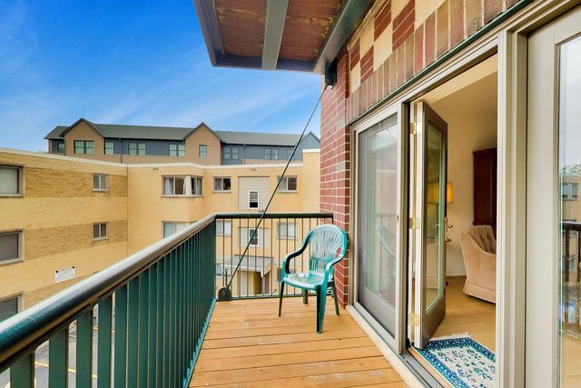 1107 Greenleaf Avenue 3F, Wilmette, IL 60091