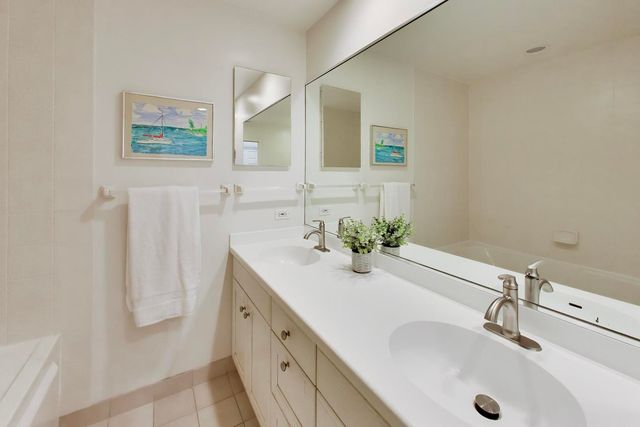 1107 Greenleaf Avenue 3F, Wilmette, IL 60091