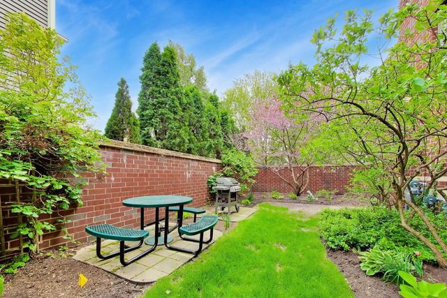1107 Greenleaf Avenue 3F, Wilmette, IL 60091