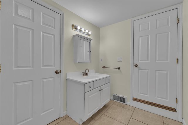 56733 Grand River Avenue, New Hudson, MI 48165