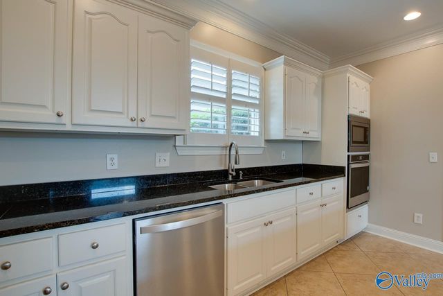 3017 Brunswick Circle, Hampton Cove, AL 35763