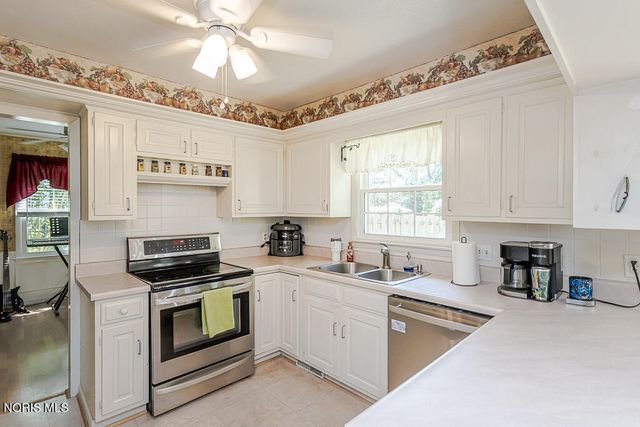 888 Bexley Drive, Perrysburg, OH 43551