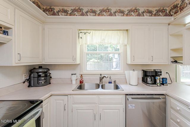 888 Bexley Drive, Perrysburg, OH 43551