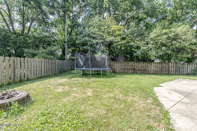 888 Bexley Drive, Perrysburg, OH 43551