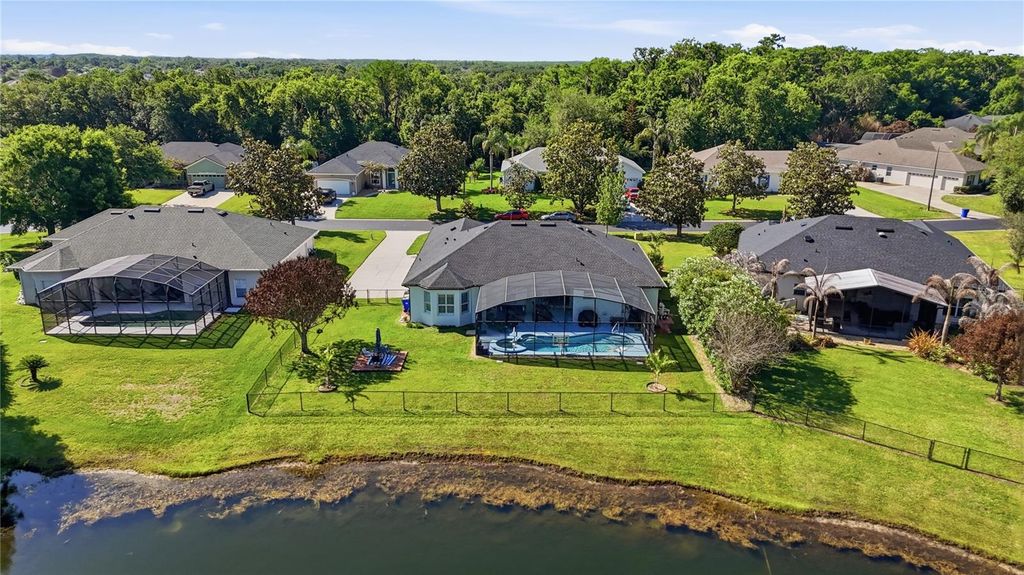 Image 12 of property listing at 1910 SIR LANCELOT CIRCLE, St Cloud, FL 34772