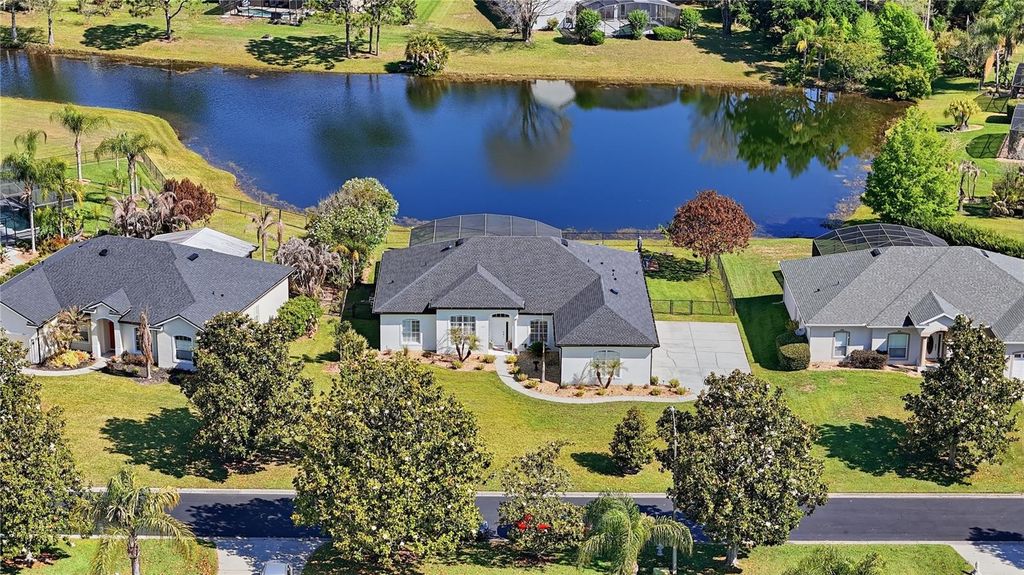 Image 15 of property listing at 1910 SIR LANCELOT CIRCLE, St Cloud, FL 34772
