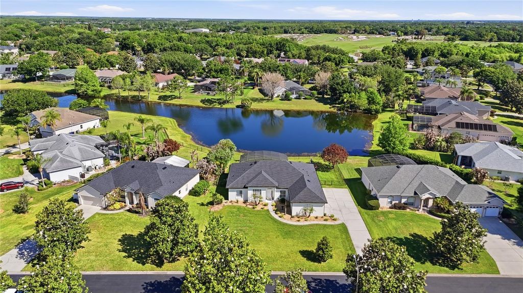 Image 3 of property listing at 1910 SIR LANCELOT CIRCLE, St Cloud, FL 34772