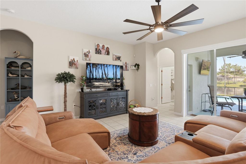 Image 24 of property listing at 1910 SIR LANCELOT CIRCLE, St Cloud, FL 34772
