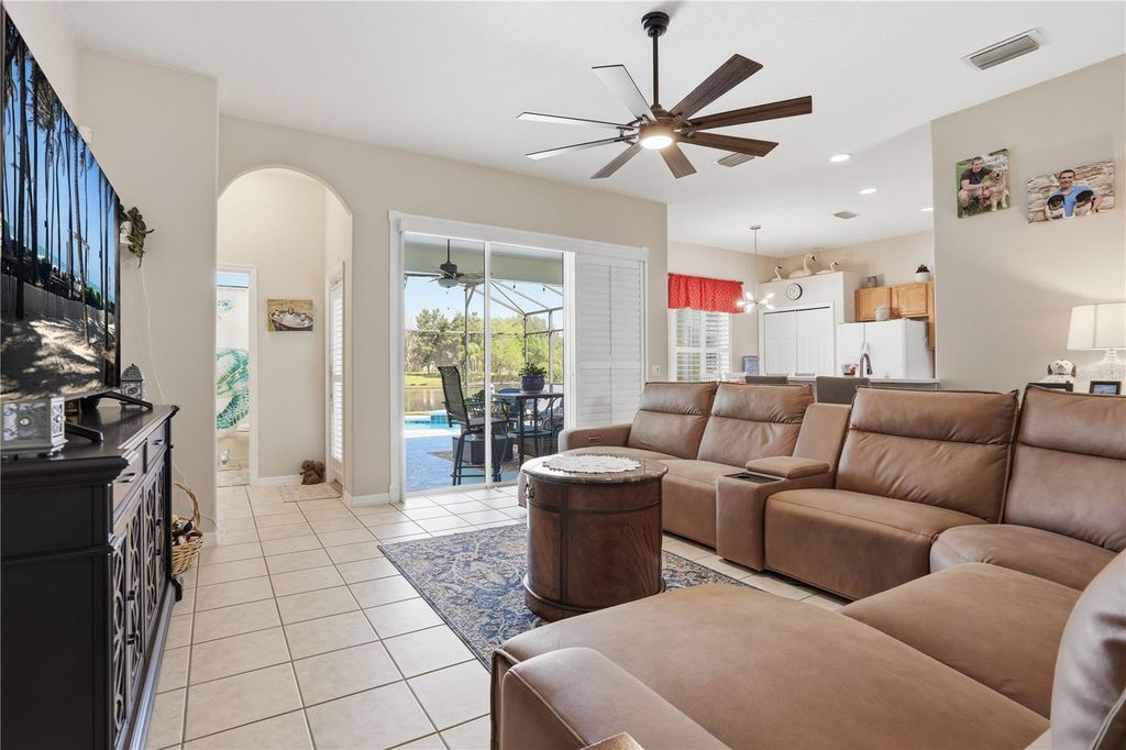Image 26 of property listing at 1910 SIR LANCELOT CIRCLE, St Cloud, FL 34772