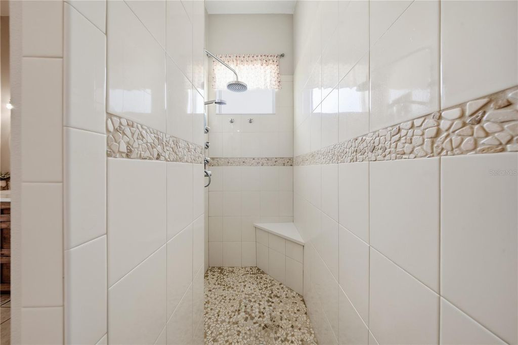 Image 33 of property listing at 1910 SIR LANCELOT CIRCLE, St Cloud, FL 34772
