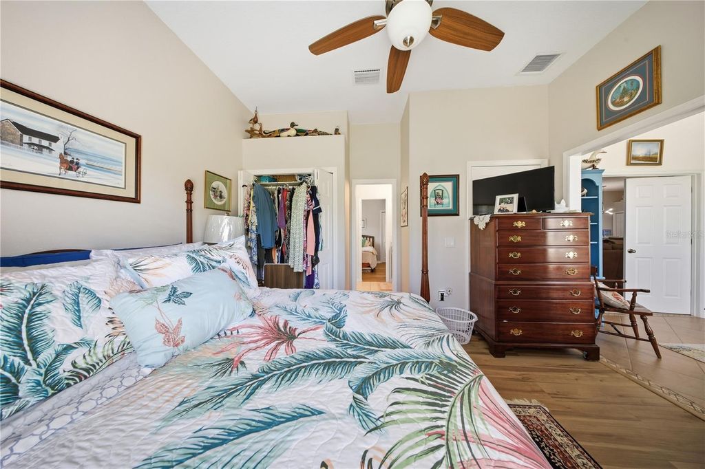 Image 39 of property listing at 1910 SIR LANCELOT CIRCLE, St Cloud, FL 34772