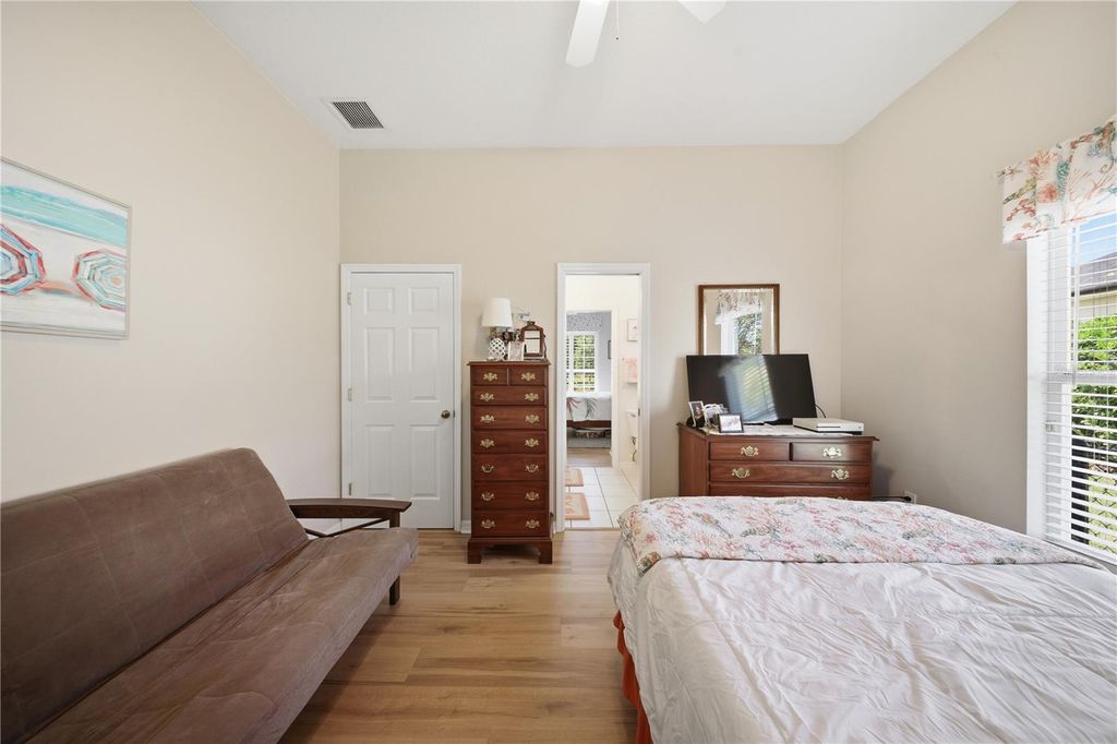 Image 43 of property listing at 1910 SIR LANCELOT CIRCLE, St Cloud, FL 34772