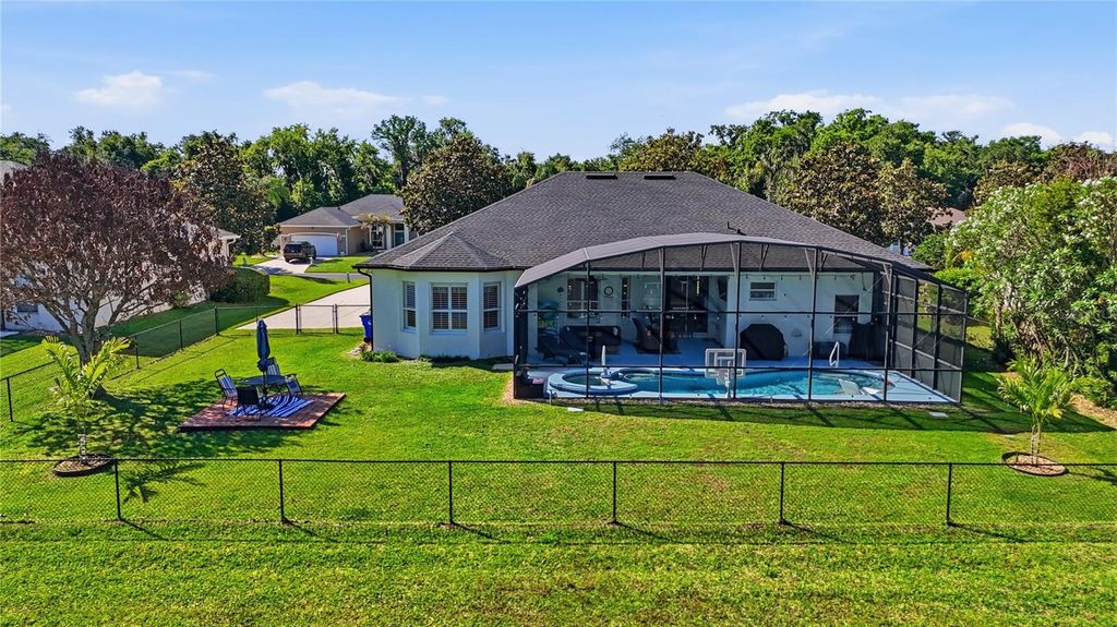 Image 10 of property listing at 1910 SIR LANCELOT CIRCLE, St Cloud, FL 34772