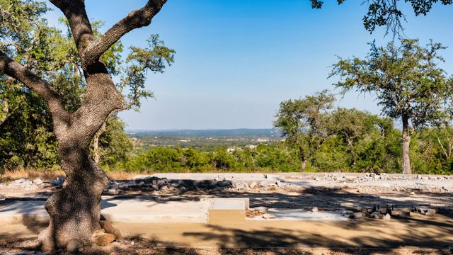 520 Harmon Hills CV, Dripping Springs, TX 78620
