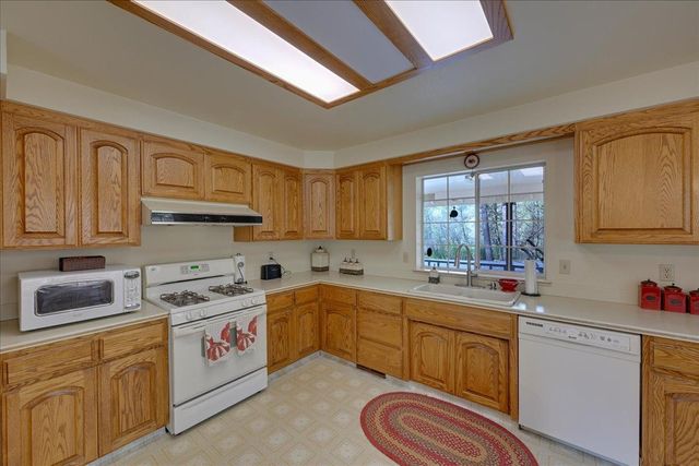 2125 Dream Pl, Auburn, CA 95602