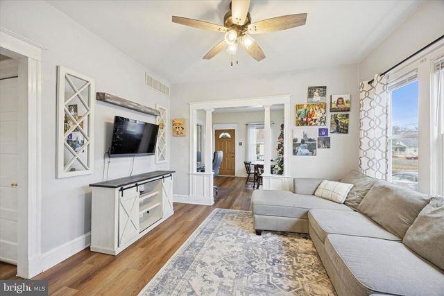 115 S FORKLANDING RD, Maple Shade, NJ 08052