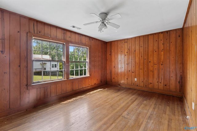 1302 Hillwood Drive, Guntersville, AL 35976