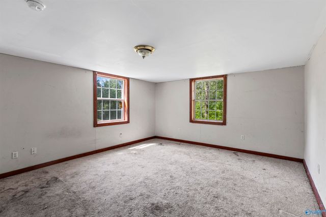 1302 Hillwood Drive, Guntersville, AL 35976