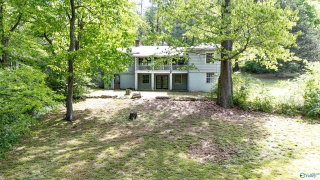 1302 Hillwood Drive, Guntersville, AL 35976