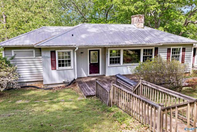 1302 Hillwood Drive, Guntersville, AL 35976