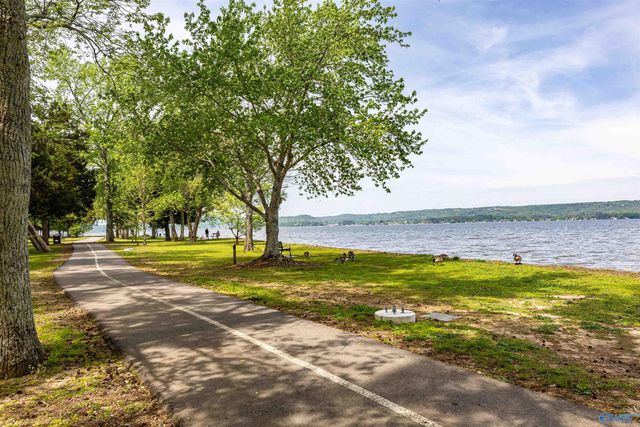 1302 Hillwood Drive, Guntersville, AL 35976