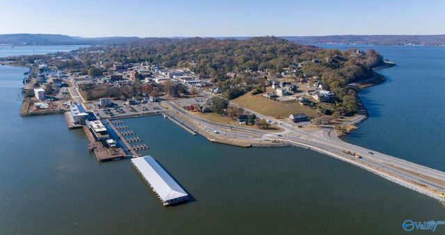 1302 Hillwood Drive, Guntersville, AL 35976