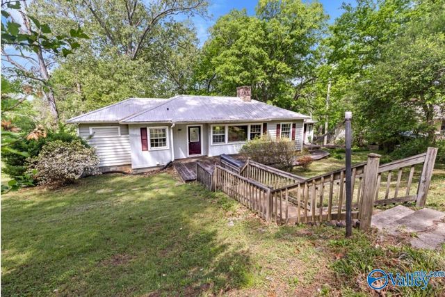 1302 Hillwood Drive, Guntersville, AL 35976