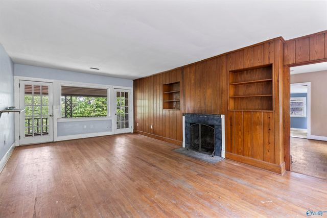 1302 Hillwood Drive, Guntersville, AL 35976