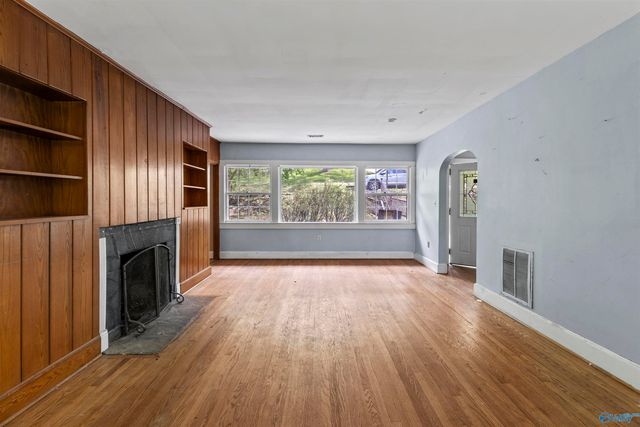 1302 Hillwood Drive, Guntersville, AL 35976