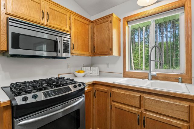 3089 320th Avenue NW, Cambridge, MN 55008