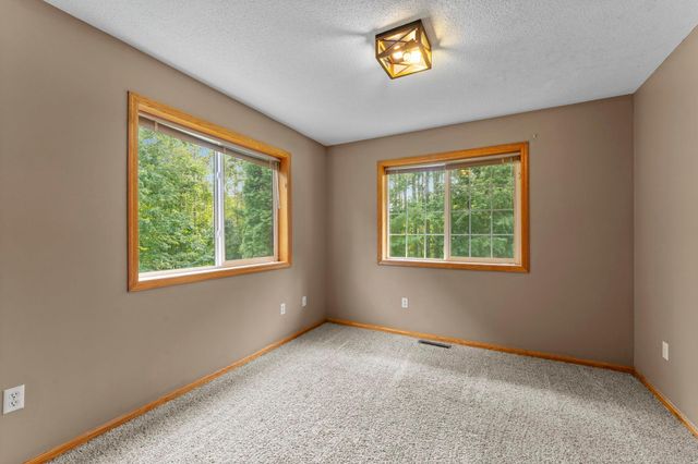 3089 320th Avenue NW, Cambridge, MN 55008