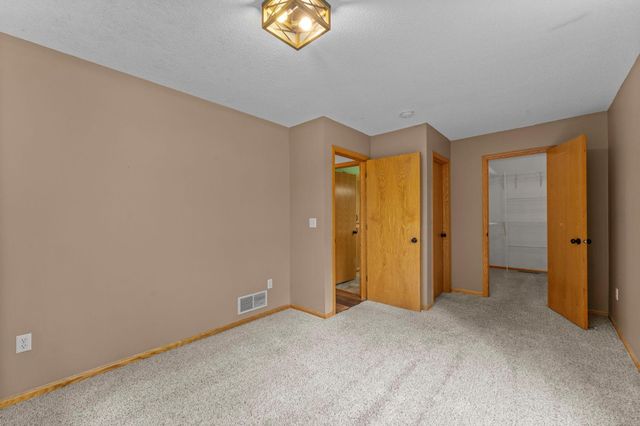 3089 320th Avenue NW, Cambridge, MN 55008