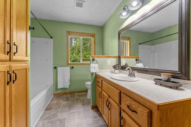 3089 320th Avenue NW, Cambridge, MN 55008