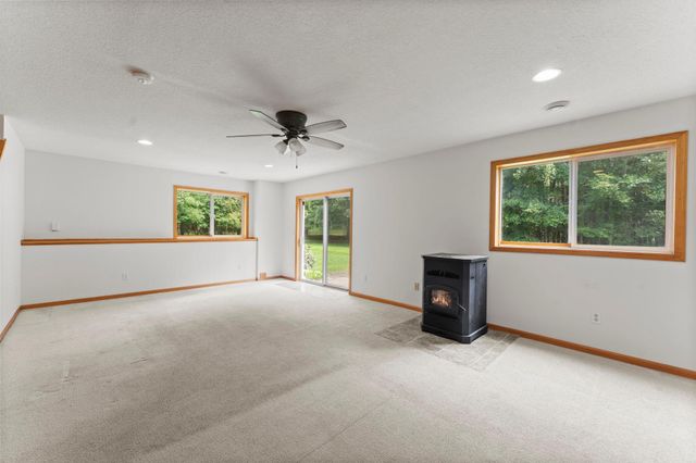 3089 320th Avenue NW, Cambridge, MN 55008