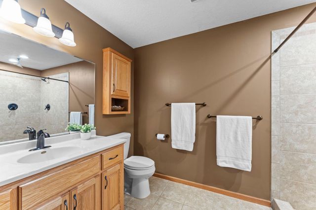 3089 320th Avenue NW, Cambridge, MN 55008