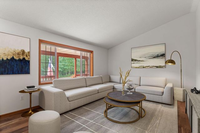 3089 320th Avenue NW, Cambridge, MN 55008