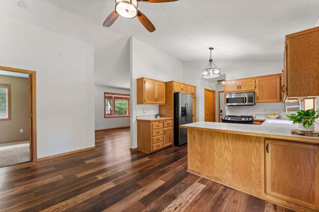 3089 320th Avenue NW, Cambridge, MN 55008