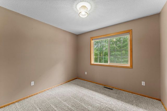 3089 320th Avenue NW, Cambridge, MN 55008