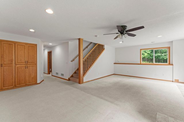 3089 320th Avenue NW, Cambridge, MN 55008