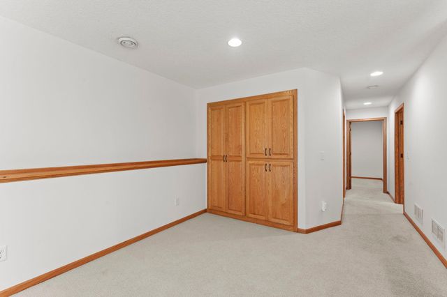 3089 320th Avenue NW, Cambridge, MN 55008