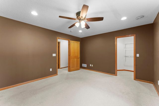 3089 320th Avenue NW, Cambridge, MN 55008