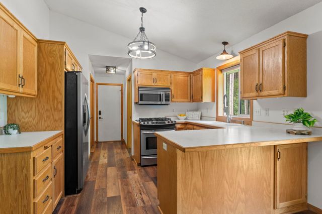 3089 320th Avenue NW, Cambridge, MN 55008