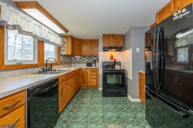 74 Scenic Dr, Vernon Twp., NJ 07419