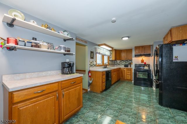 74 Scenic Dr, Vernon Twp., NJ 07419