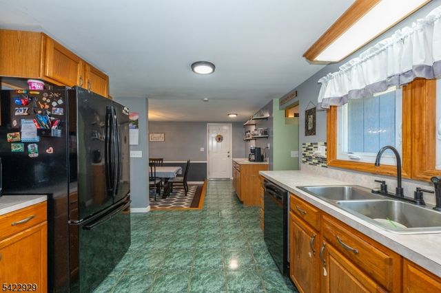 74 Scenic Dr, Vernon Twp., NJ 07419