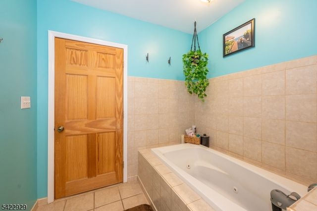 74 Scenic Dr, Vernon Twp., NJ 07419